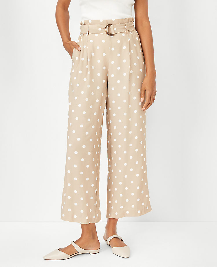 Die Culotte mit Gürtel und weitem Bein in Polka Dot