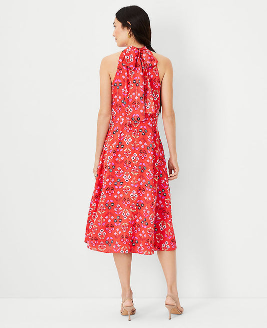 Robe évasée à col lavallière fleuri