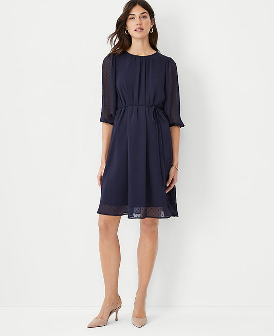 Kleid mit Gürtel und Clips