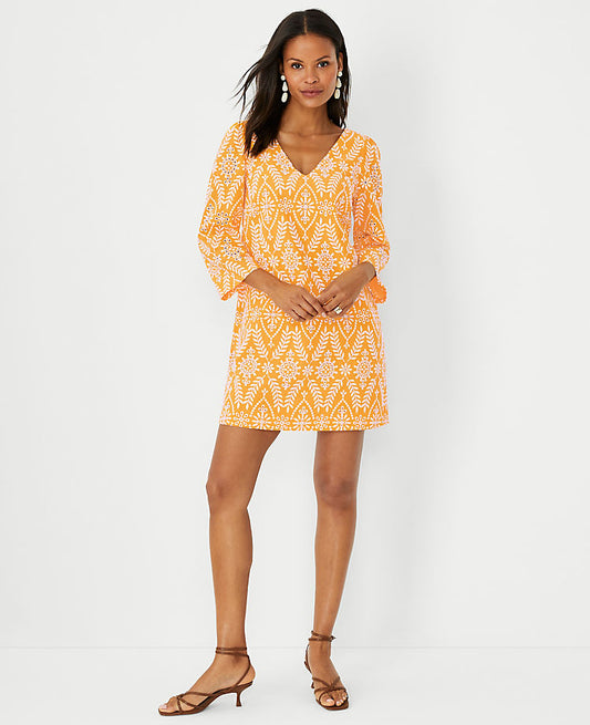 Robe droite à œillets et motif floral