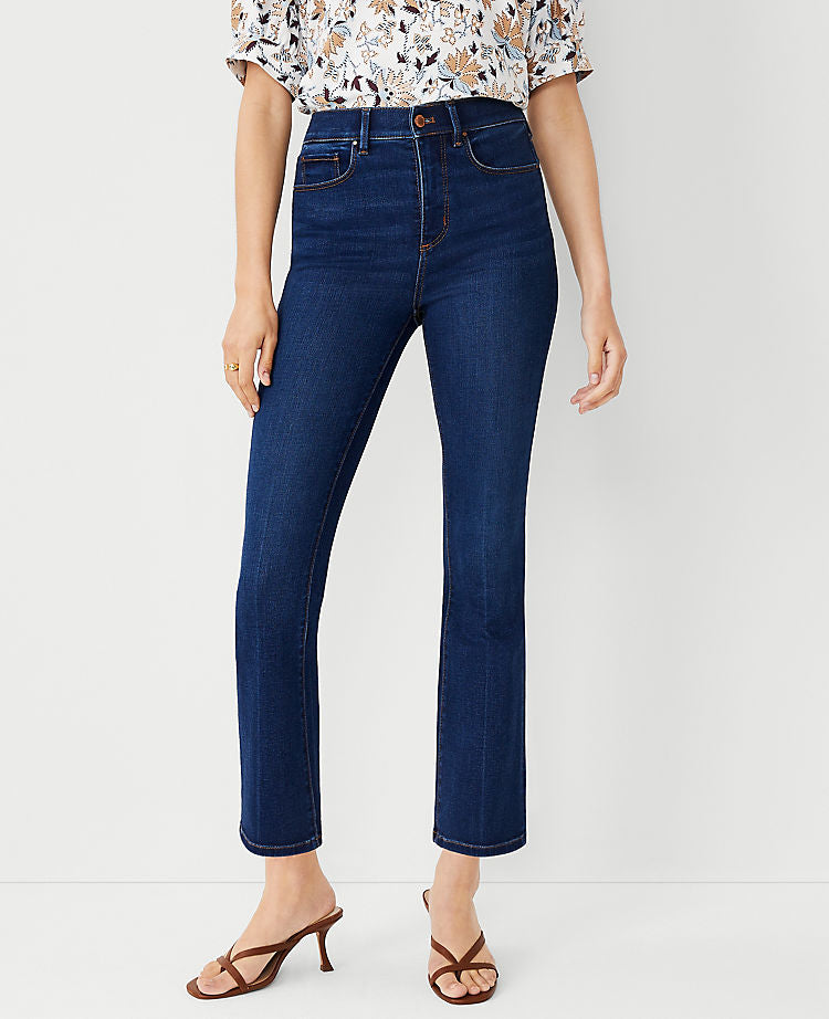 Jean boot cut court taille haute Sculpting Pocket en denim indigo foncé raffiné