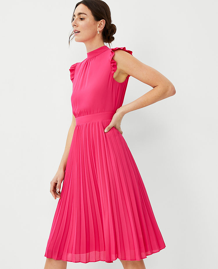 Robe plissée à manches volantées