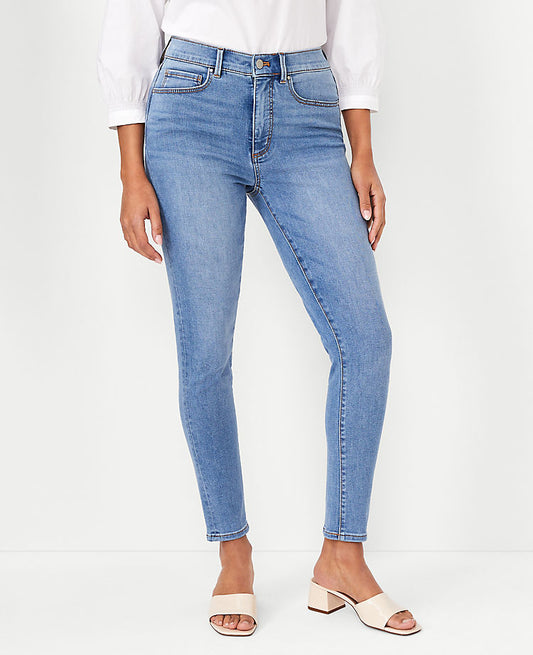 Jean skinny taille haute sculptant à poches incurvées délavé indigo clair