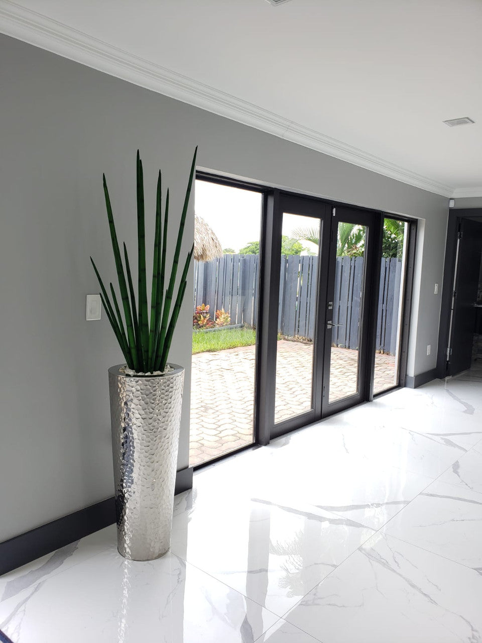 Hammered Cone with 4ft Snake Grass