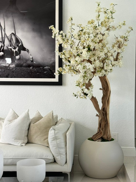 Globe beige mat avec cerisier en fleurs sur mesure