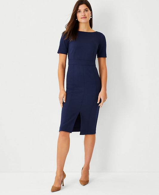 La robe fourreau à coutures en maille double