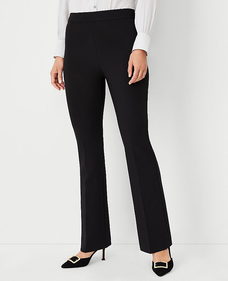 Die Hose mit seitlichem Reißverschluss