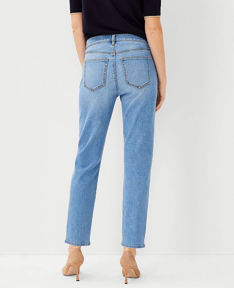 Sculpting Pocket Mid Rise Tapered Jeans in Light Vintage Indigo Wash