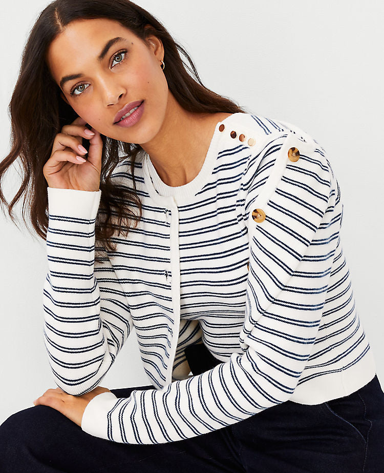 T-shirt-pull rayé à boutons sur l'épaule