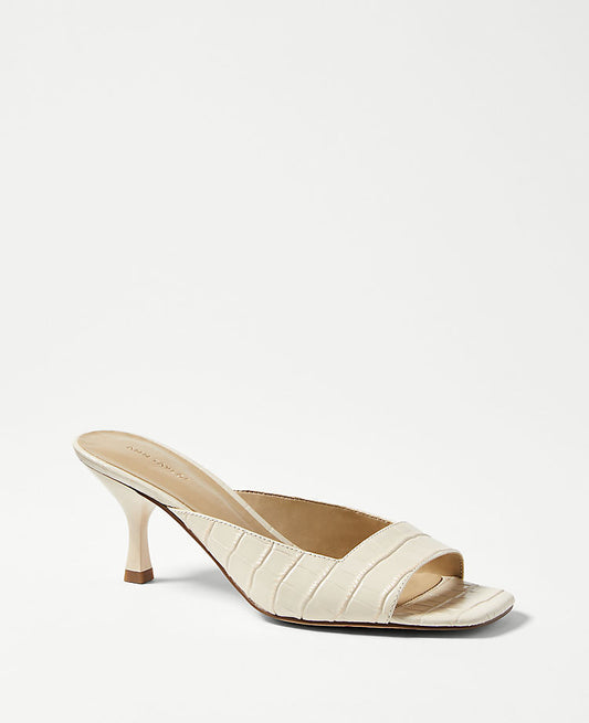 Sandales en cuir gaufré à bout carré