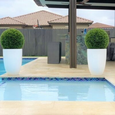 Ben L Fiberglass with 20′′ Topiary