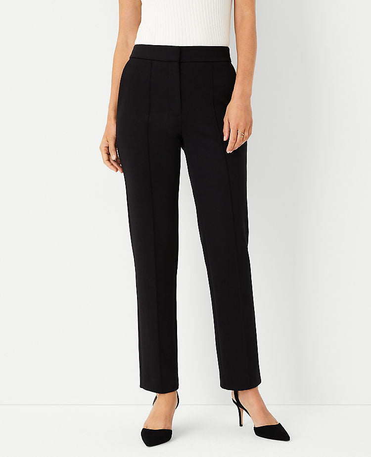 Le pantalon droit Sophia plissé en maille double.