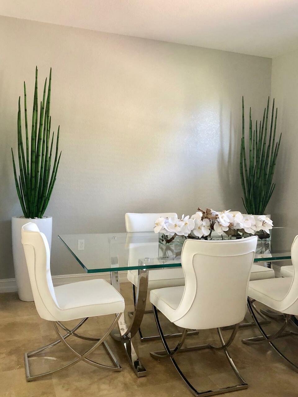 Snake grass (63″) with Dax L planter in glossy white
