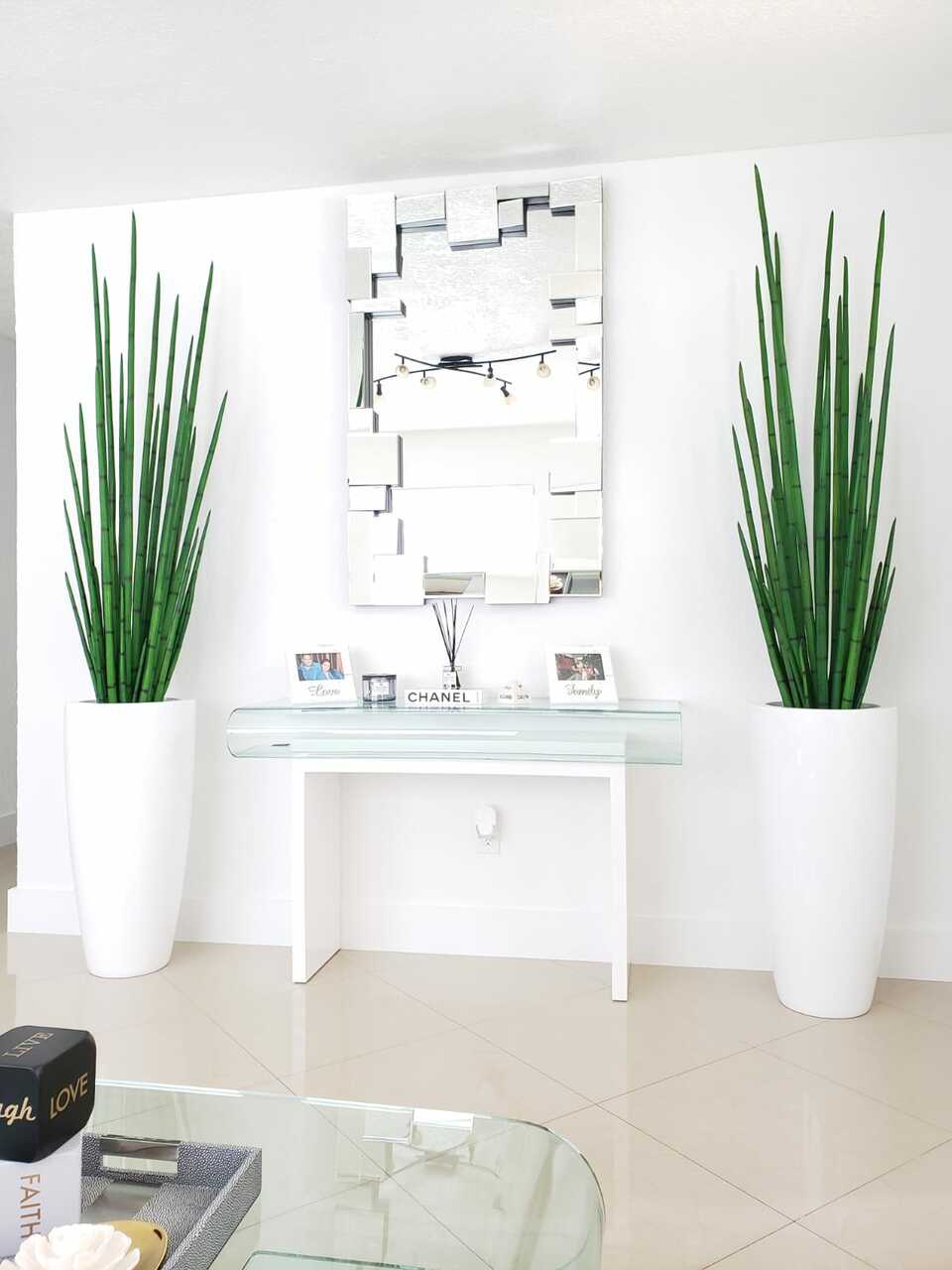 Snake grass (63″) with Dax L planter in glossy white