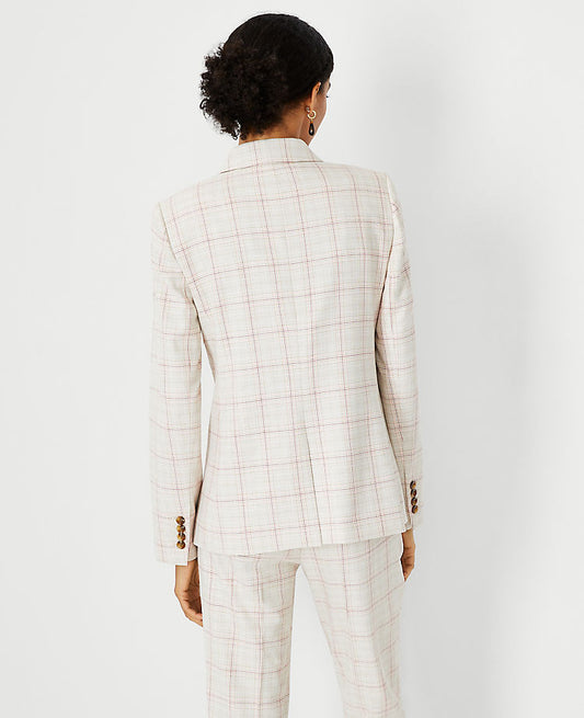 Le blazer croisé sur mesure à carreaux