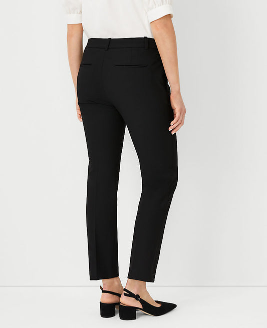 Le pantalon cheville Eva en tissu bi-extensible – Coupe Courbe