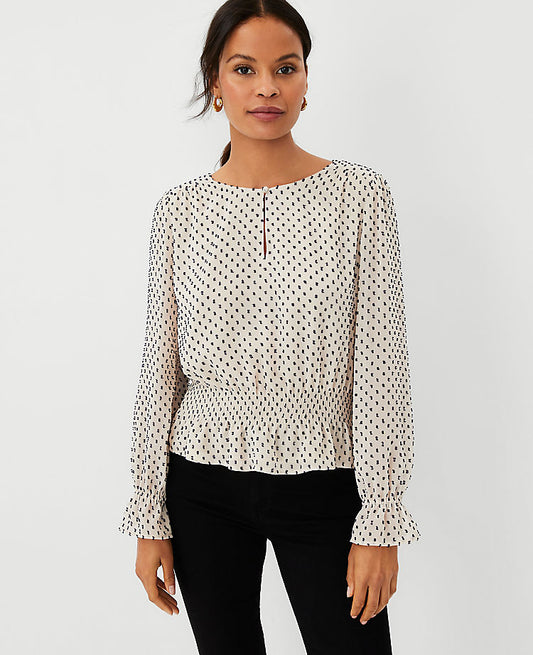 Gesmoktes Top mit Clipdetail