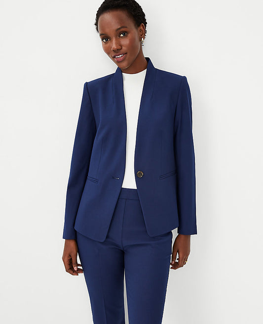 Le blazer à découpes en bi-stretch