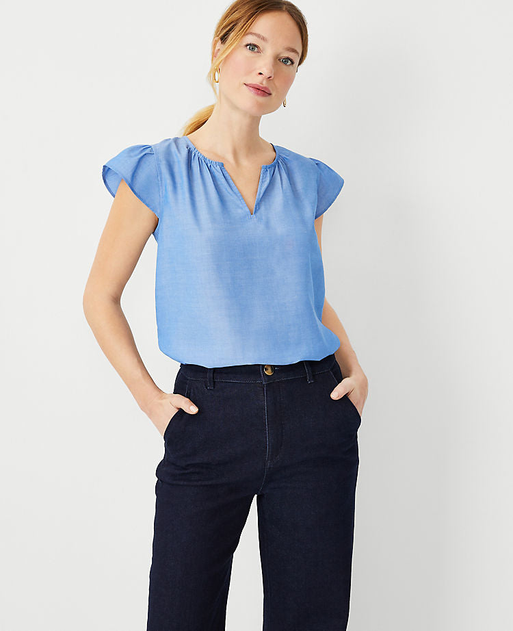 Chambray-Oberteil mit geteiltem Ausschnitt und Rüschenärmeln