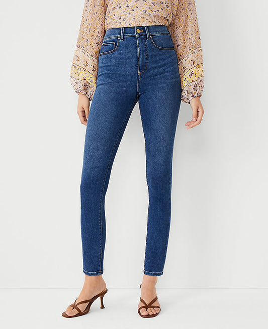 Jean skinny galbant taille très haute avec poches, coupe galbante, coloris délavé classique