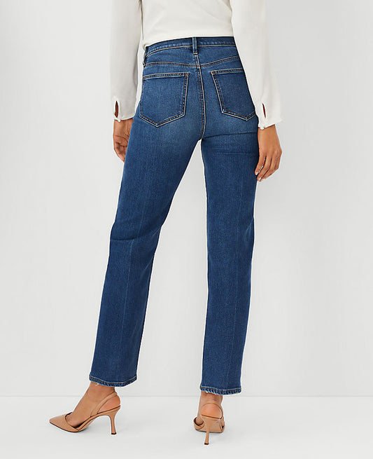 Jean droit taille haute Sculpting Pocket à délavage moyen classique