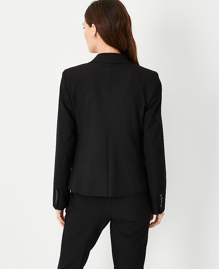 Der gekerbte Ein-Knopf-Blazer aus „Seasonless Stretch“