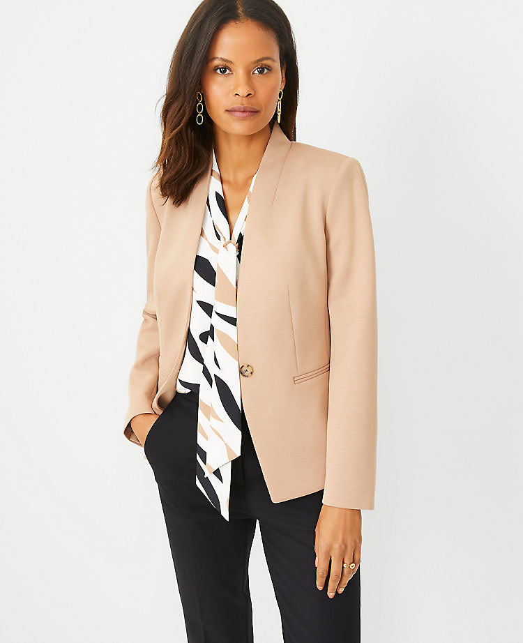 Der Cutaway-Blazer aus Double Knit