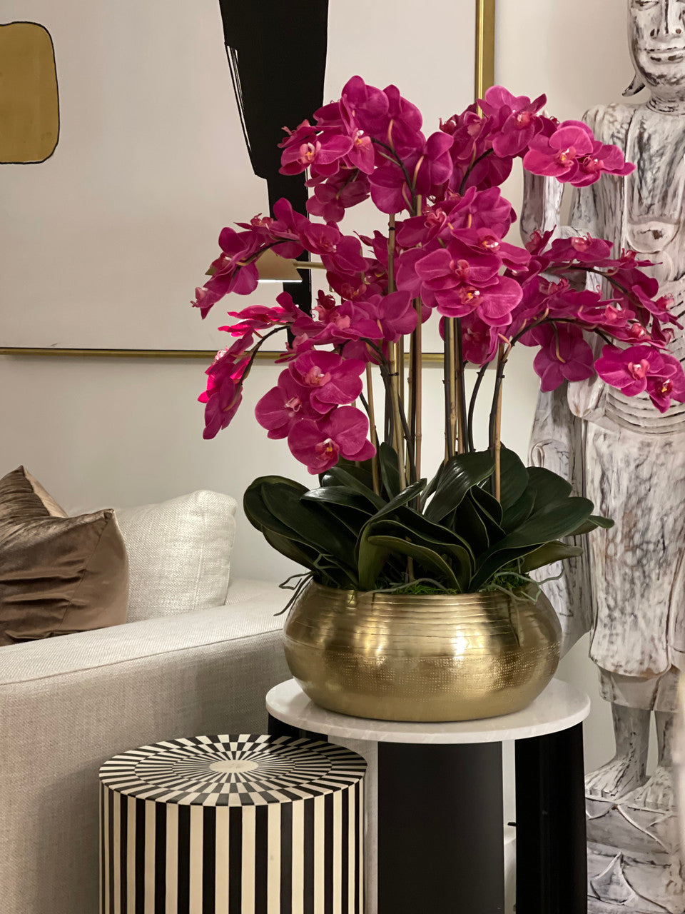 Orchidées Phalaenopsis Roses dans un Bol Bowie en Métal Doré (Rupture de stock)