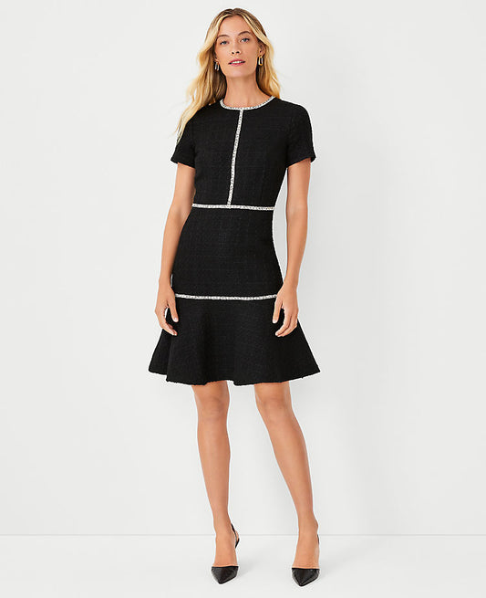 Tweedkleid mit Volant und Kontrastbesatz