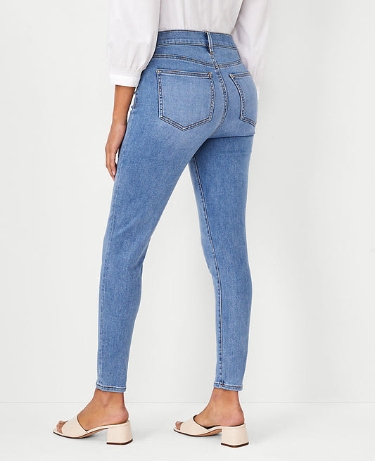 Jean skinny taille haute sculptant à poches incurvées délavé indigo clair