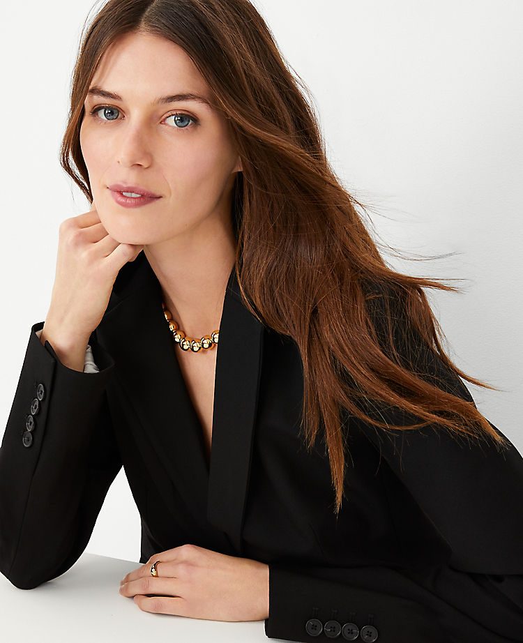 Der gekerbte Ein-Knopf-Blazer aus „Seasonless Stretch“