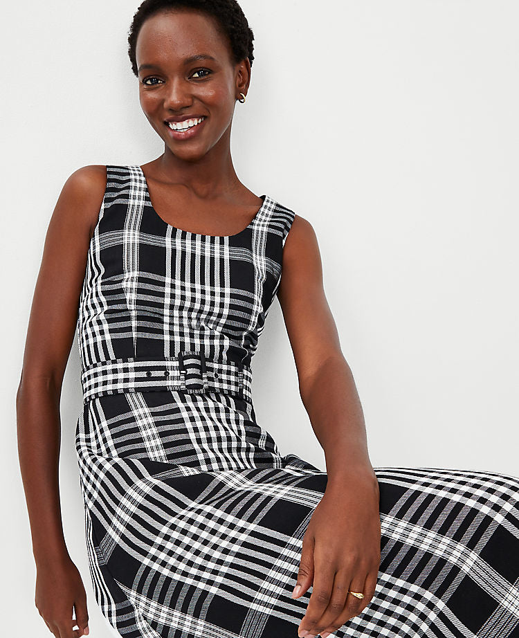 Robe évasée à carreaux avec ceinture