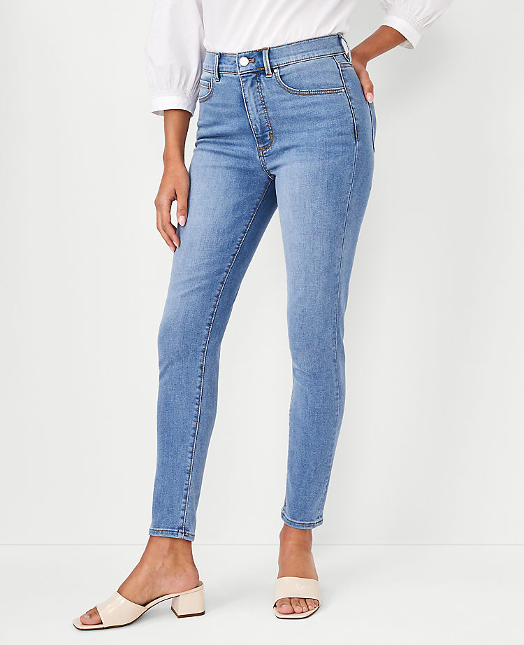 Sculpting Pocket High Rise Skinny Jeans in Light Vintage Indigo Wash