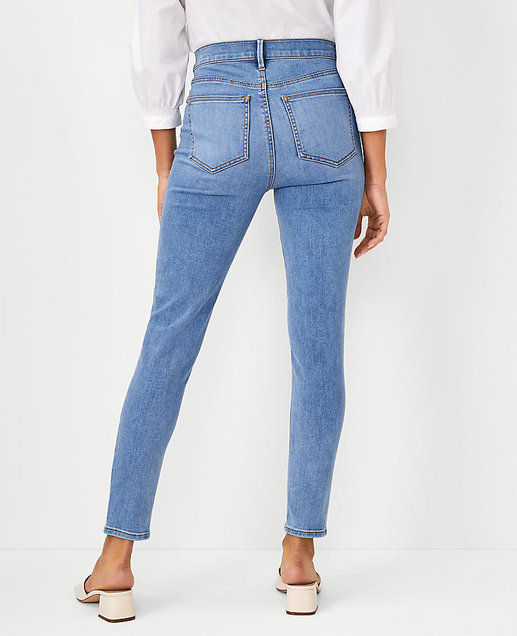 Sculpting Pocket High Rise Skinny Jeans in Light Vintage Indigo Wash