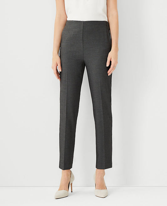Le pantalon cheville Eva bi-stretch à fermeture éclair latérale