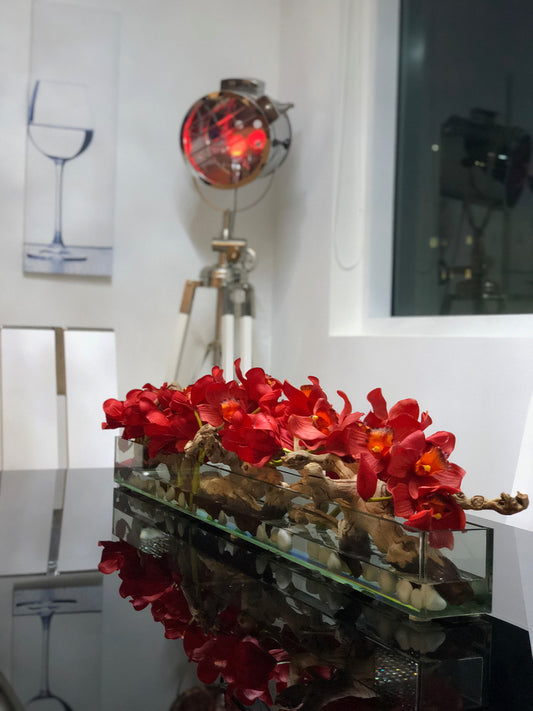 Jardinière en verre Casa Moderna 48″ avec orchidées Cymbidium rouges