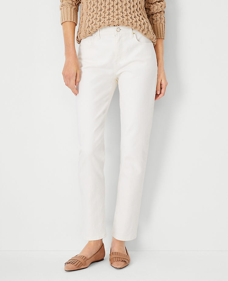 Figurbetonende Tapered Jeans mit mittlerer Leibhöhe in Elfenbein
