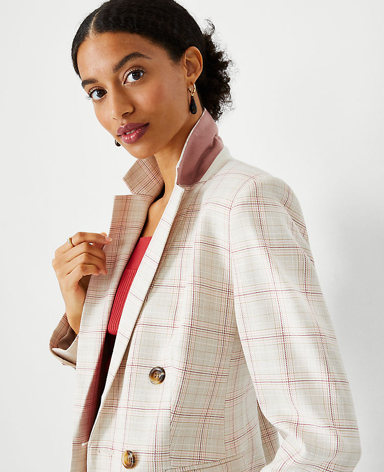 Le blazer croisé sur mesure à carreaux