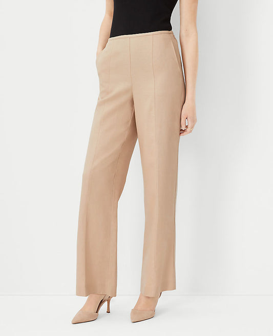Le pantalon droit à fermeture éclair latérale et couture - Coupe galbée