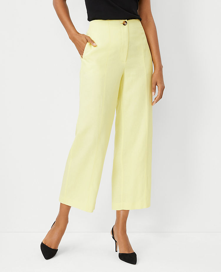 Le pantalon droit court à coutures