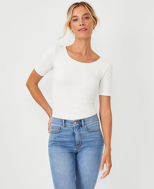 T-shirt sans couture à encolure dégagée