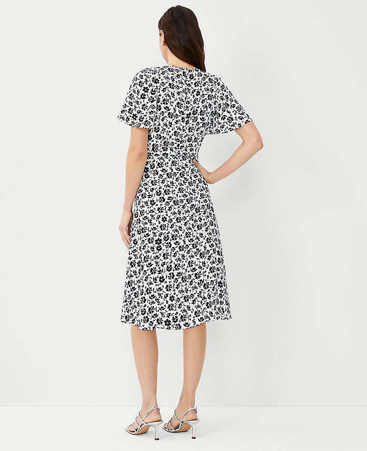 Geblümtes Midi-Kleid mit Rüschenärmeln