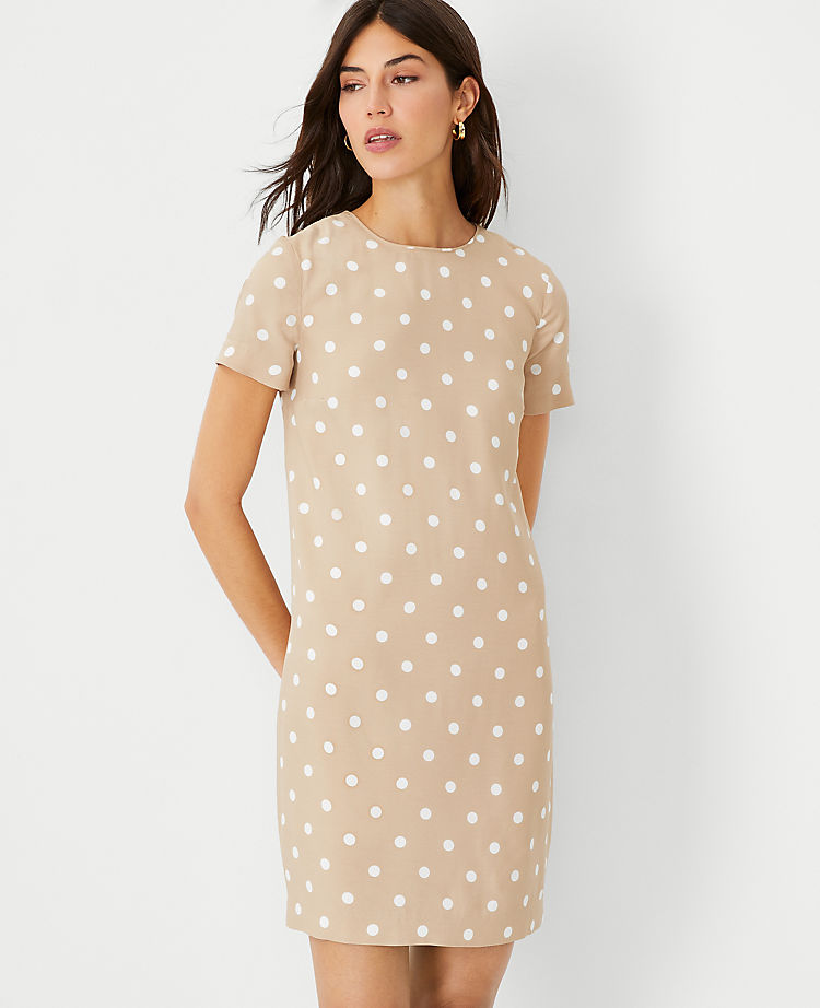 Gepunktetes T-Shirt-Kleid