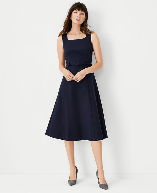 Robe trapèze en coton stretch et encolure dégagée