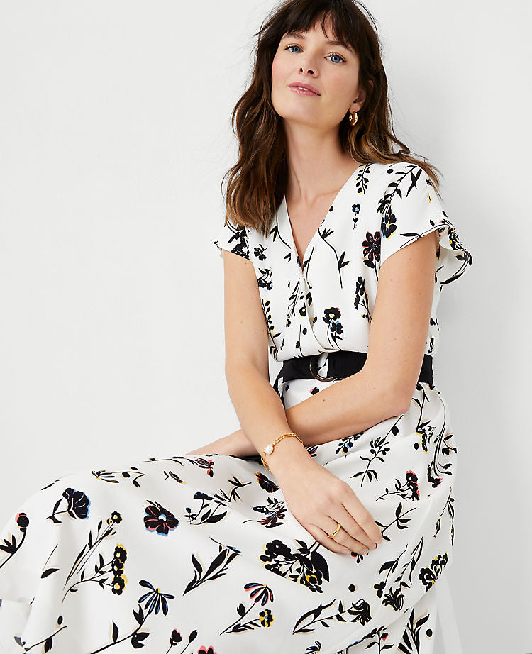 Geblümtes ausgestelltes Kleid mit Gürtel