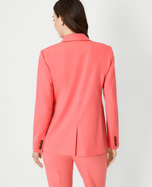 Le blazer cranté à deux boutons
