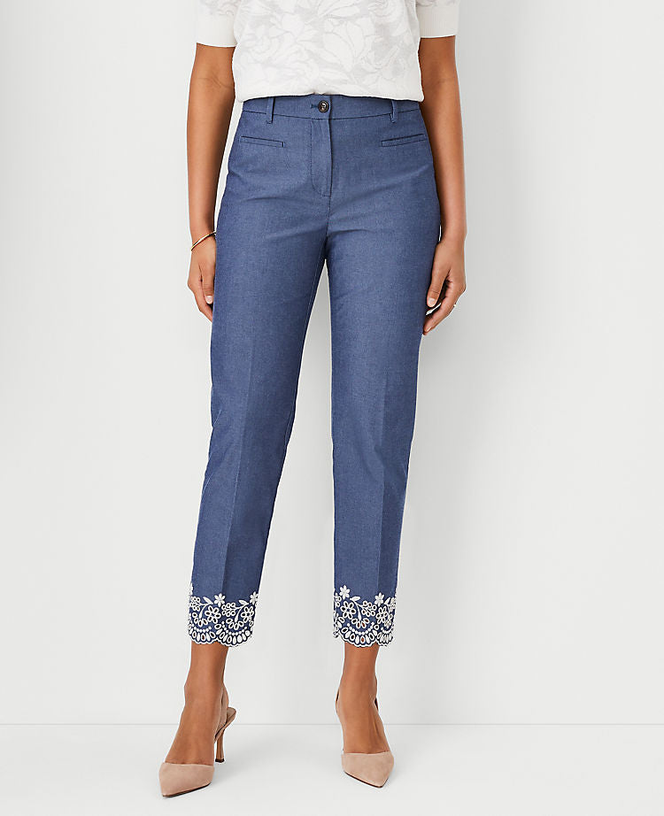 Die Baumwoll-Crop-Hose mit Lochstickerei – Curvy Fit