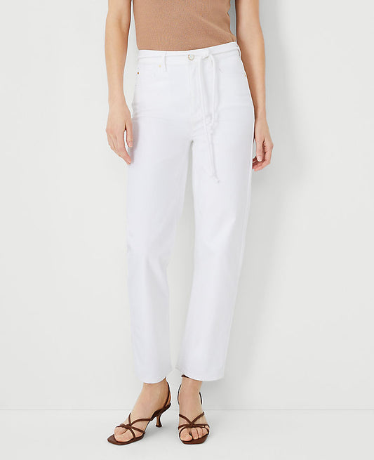 Jean droit taille haute sculptant avec ceinture, blanc