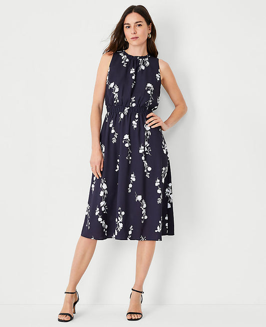Robe évasée sans manches froncée à imprimé floral