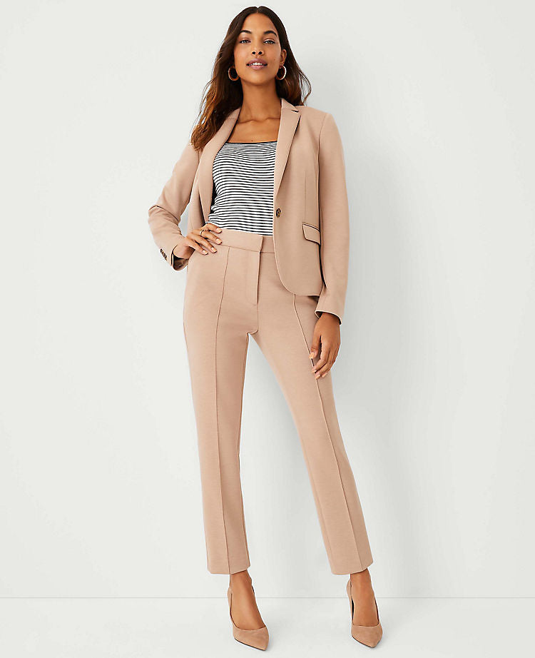 Die Eva Ankle Pant aus Double-Knit